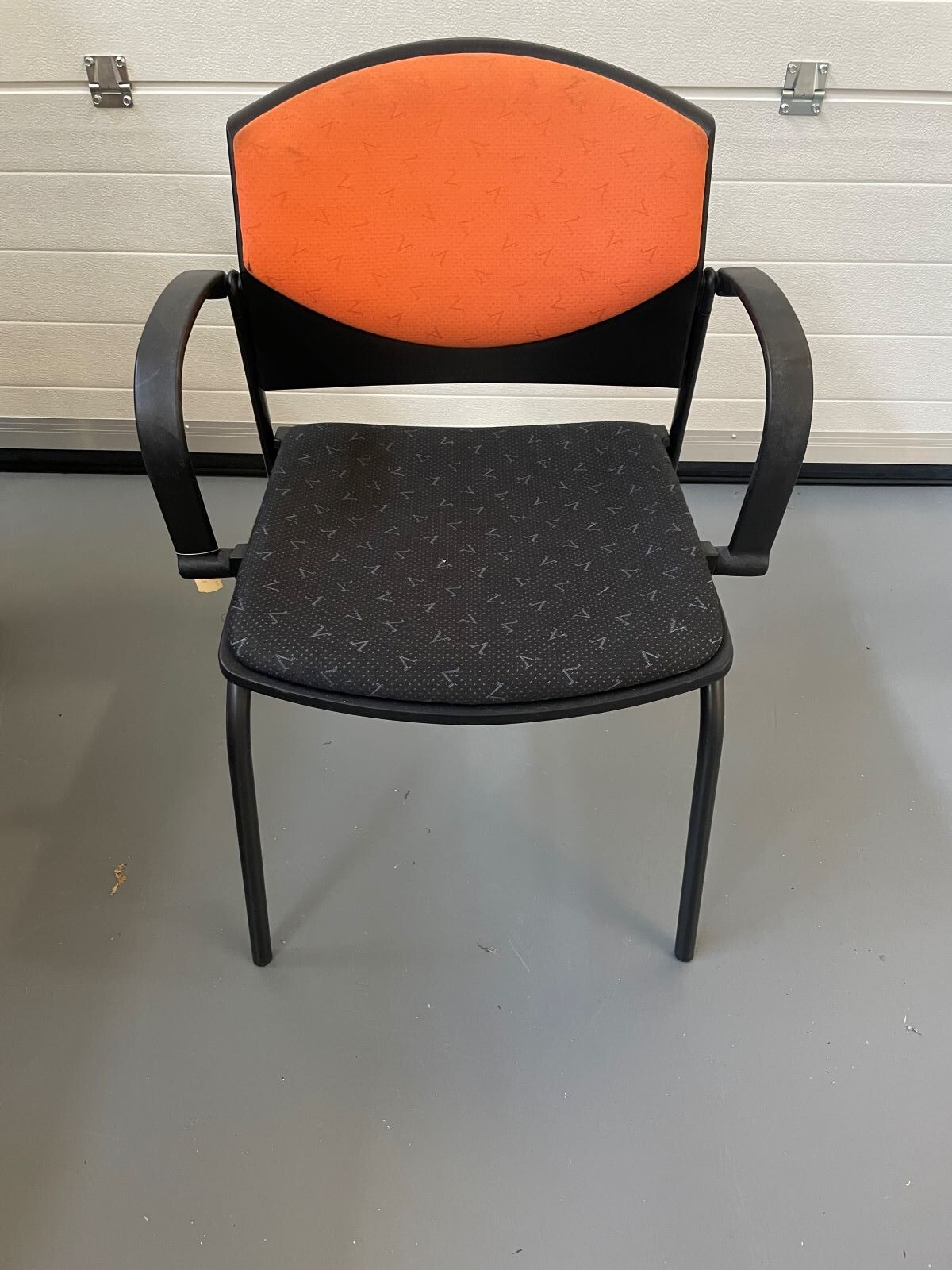 Bureaustoel oranje rugleuning_1