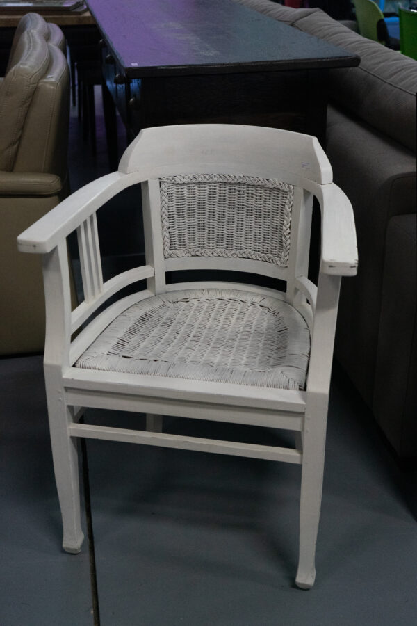 Houten armstoel