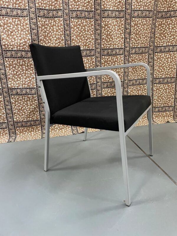 Brede kantoorstoel met elegant frame - Afbeelding 2