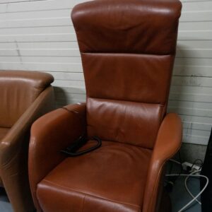 Relaxfauteuil met beklede draaivoet